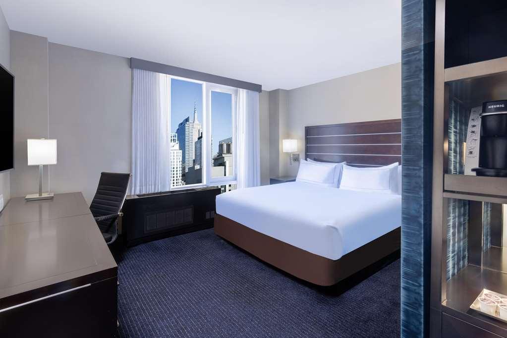 Hilton New York Fashion District Hotel Room photo