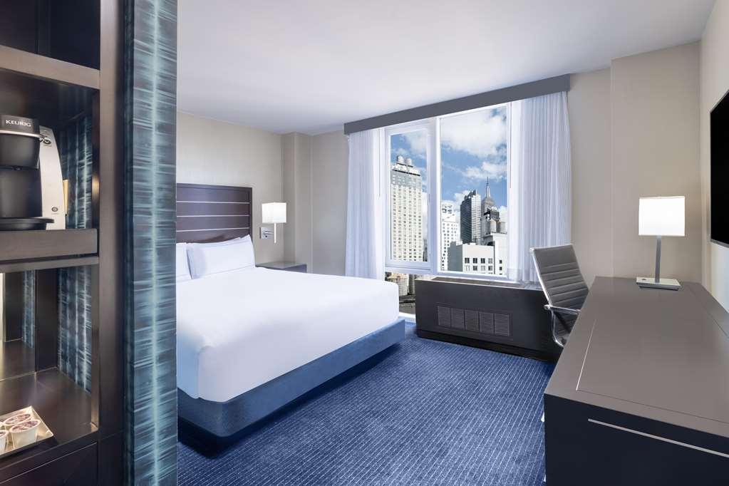 Hilton New York Fashion District Hotel Room photo